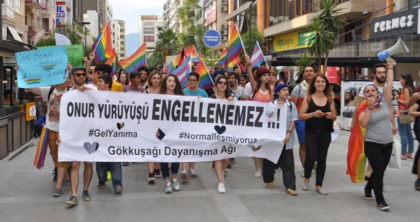 Haber | Onur Yürüyüşü’ne saldırı İzmir`de protesto edildi