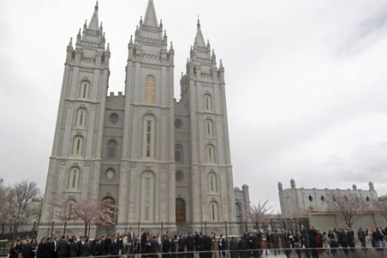 Haber | Mormon kilisesi eşcinsel ebeveynlerle yaşayan çocukları vaftiz etmeyecek