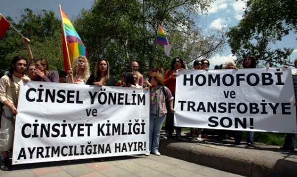 Haber | Eşcinsel erkek telefon yazışmaları gerekçe gösterilerek işten atıldı